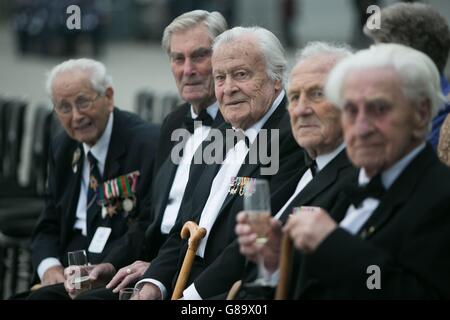 Battle of Britain veterans (left to right) Sergeant Stan Hartill, Wing Commander Paul Farnes, Pilot Geoffrey Wellum, Squadron Leader Tony Pickering and Flying Officer Ken Wilkinson attend the RAF Benevolent Fund's commemorative dinner to mark the 75th anniversary of the battle. Stock Photo