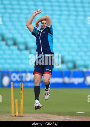 England's Steven Finn during a nets session at the Kia Oval, London. PRESS ASSOCIATION Photo. Picture date: Tuesday June 28, 2016. See PA story CRICKET England. Photo credit should read: Nigel French/PA Wire. Stock Photo