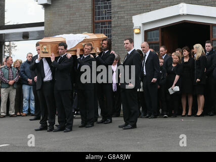 Jim Carrey carries the coffin of ex-girlfriend Cathriona White to Our Lady of Fatima Church, in her home village of Cappawhite, Co Tipperary ahead of her funeral. Stock Photo