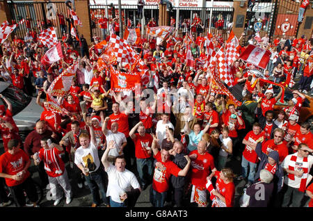 Soccer - UEFA Champions League - Winners Parade - Liverpool. Liverpool fans celebrate outside Anfield, following their Champions League final win against AC Milan. Stock Photo