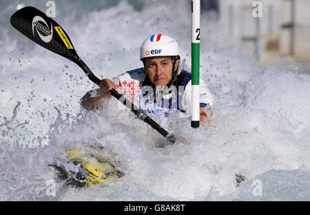 France's Carole Bouzidi during the Semi-Final of the women's K1 during day four of the 2015 ICF Canoe Slalom World Championships at Lee Valley White Water Centre, London. PRESS ASSOCIATION Photo. Picture date: Saturday September 19, 2015. See PA story CANOEING World. Photo credit should read: Simon Cooper/PA Wire. Stock Photo