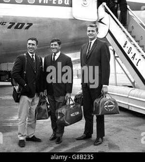 MCC cricketers (l-r) Fred Titmus, Ken Barrington and David Larter at London Airport after returning from Australia. MCC drew the series in Australia, and Australia retained the Ashes. Stock Photo