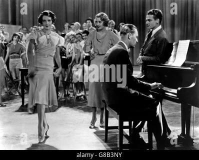 Footlight Parade, aka: Parade im Rampenlicht, USA 1933, Regie: Lloyd Bacon, William Keighley, Darsteller: Ruby Keeler, Joan Blondell, James Cagney (rechts) Stock Photo