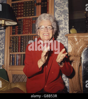 That much loved 'Lassie from Lancashire', Gracie Fields, British entertainer born in Rochdale, and who now lives on the Isle of Capri, pictured in her London hotel. Gracie is here on a visit during which time she is booked to appear at Batley's Variety Club, West Yorkshire. Stock Photo