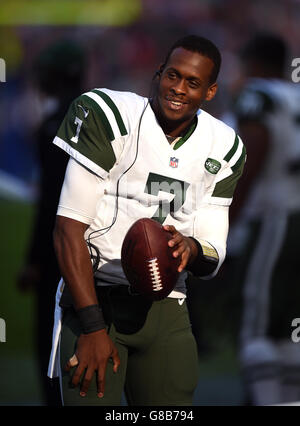 New York Jets Geno Smith celebrates his 8 yard touchdown run with Willie  Colon, Stephen Hill and Jeff Cumberland in the third quarter against the  New England Patriots in week 7 of