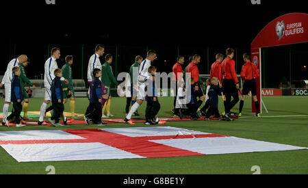 Soccer - UEFA European Championship Qualifying - Group E - Lithuania v England - LFF Stadium. The two team's walk out before kick-off Stock Photo