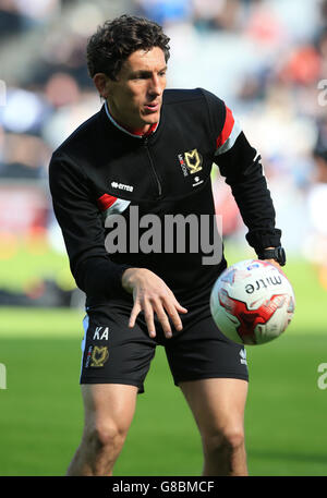 Milton Keynes Dons coach Keith Andrews during the Sky Bet Championship match at stadium:mk, Milton Keynes. PRESS ASSOCIATION Photo. Picture date: Saturday September 26, 2015. See PA story SOCCER MK Dons. Photo credit should read: Nick Potts/PA Wire. Stock Photo