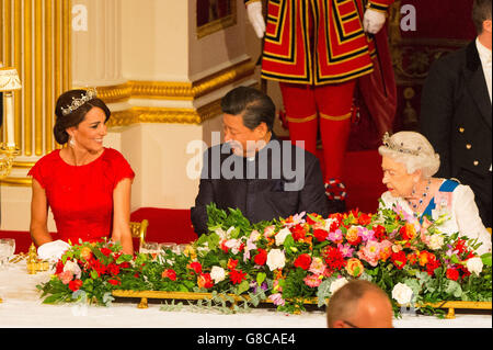 Chinese President Xi Jinping with the Duchess of Cambridge and Queen Elizabeth II at a state banquet at Buckingham Palace, London, during the first day of his state visit to the UK. Stock Photo