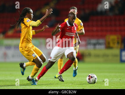 Soccer - Sky Bet Championship - Charlton Athletic v Preston North End - The Valley. Charlton Athletic's El-Hadji Ba (right) and Preston North End's Daniel Johnson in action. Stock Photo