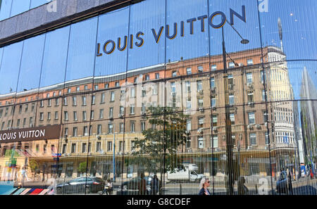 Louis Vuitton shop window with reflection of Agnolo de Cosimo Stock Photo: 32241471 - Alamy