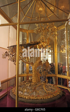 Gold mechanical peacock clock (by James Cox of England), State Hermitage Museum, St Petersburg, Russia. Stock Photo