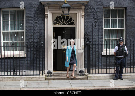 Theresa May, Home Secretary leaves No.10 after the Conservative Party EU emergency Cabinet Meeting in Downing Street, London, UK Stock Photo