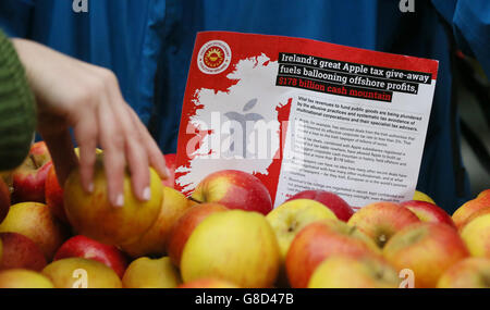 Members of the Debt & Development Coalition Ireland holding a protest outside Department of Finance in Dublin where they are calling for the Public Accounts Committee to investigate the tax rulings system, by which they say Revenue gives away billions in revenues to Apple and other multinational corporations. Stock Photo