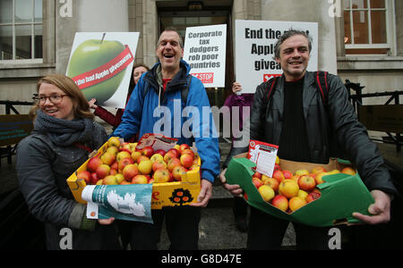 Members of the Debt & Development Coalition Ireland holding a protest outside Department of Finance in Dublin where they are calling for the Public Accounts Committee to investigate the tax rulings system, by which they say Revenue gives away billions in revenues to Apple and other multinational corporations. Stock Photo