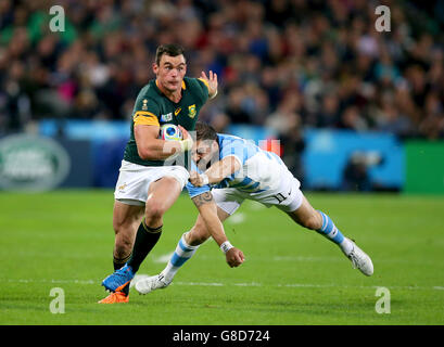 South Africa's Jesse Kriel (left) is challenged by Argentina's Horacio Agulla during the bronze medal match at the Olympic Stadium, London. Stock Photo