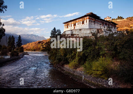 The Paro Dzong (Rinpung Dzong) and Ta Dzong (above) on the Paro Chhu (river).  Bhutan. Stock Photo