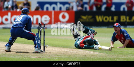 Cricket - The NatWest International Triangular Series - England v Bangladesh - Headingley Stock Photo