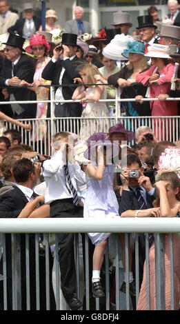 Horse Racing - Royal Ascot at York - Golden Jubilee Stakes Day - York Racecourse. Racegoers watch Royal Ascot Procession. Stock Photo