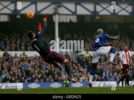 Soccer - Barclays Premier League - Everton v Sunderland - Goodison Park. Everton's Arouna Kone scores his side's sixth goal Stock Photo