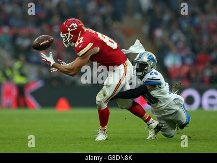 Kansas City Chiefs Travis Kelce (87) on the sideline during an NFL football  game against the San Francisco 49ers, Saturday, Aug. 14, 2021, in Santa  Clara, Calif. (AP Photo/Scot Tucker Stock Photo - Alamy