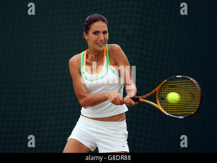 Tennis - Wimbledon Championships 2005 - Women's Third Round - Anastasia Myskina v Jelena Jankovic - All England Club Stock Photo