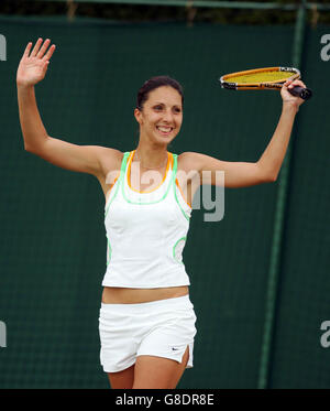 Tennis - Wimbledon Championships 2005 - Women's Third Round - Anastasia Myskina v Jelena Jankovic - All England Club Stock Photo