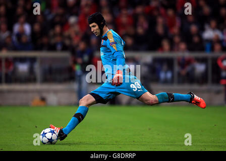 Soccer - UEFA Champions League - Group F - Bayern Munich v Arsenal - Allianz Arena. Arsenal goalkeeper Petr Cech Stock Photo