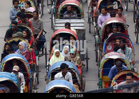 Dhaka, Bangladesh. 29th June, 2016. Hundreds of rickshaws are stuck in a jam on Dhanmondi Road-1 in the capital. Every year this very street sees a high number of the non-motorised vehicle ahead of Eid when the number of illegal rickshaws on city streets increases. About two lakh additional rickshaws have hit the city streets ahead of Eid-ul Fitr, causing massive traffic snarl-ups, with law enforcers opting to ignore the issue on what they unofficially say are humanitarian grounds. Stock Photo