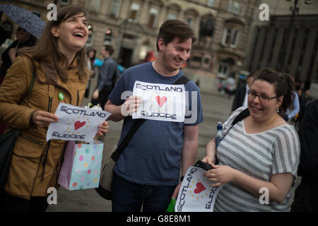 Glasgow, Scotland, UK. 29th June, 2016. Scottish Pro-European Union supporters gather for a rally in George Square, Glasgow, Scotland, on 29 June 2016. Credit:  jeremy sutton-hibbert/Alamy Live News