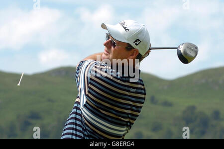 Golf - Barclays Scottish Open 2005 - Loch Lomond. England's Stuart Little tees off on the second hole. Stock Photo