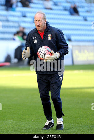 Soccer - Emirates FA Cup - First Round - Coventry City v Northampton Town - Ricoh Arena. Coventry City's goalkeeper coach Steve Ogrizovic Stock Photo
