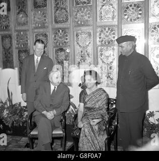 Harold Wilson and Indira Gandhi - London Stock Photo