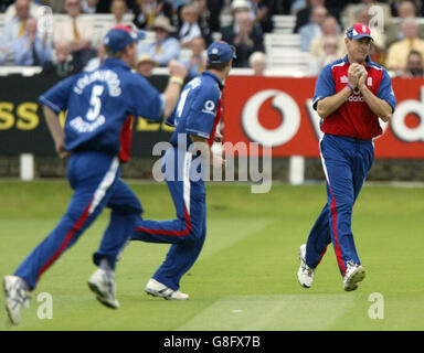 England's Ashley Giles catches Australia batsman Matthew Hayden out for 17 runs. Stock Photo