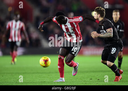 Southampton's Sadio Mane (left) and Liverpool's Alberto Moreno (right) battle for the ball during the Capital One Cup, Quarter Final at St Mary's, Southampton. PRESS ASSOCIATION Photo. Picture date: Wednesday December 2, 2015. See PA story SOCCER Southampton. Photo credit should read: Adam Davy/PA Wire. Stock Photo