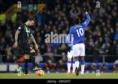 Everton's Romelu Lukaku (right) celebrates scoring their second goal of the game with team-mate Tom Cleverley during the Barclays Premier League match at Goodison Park, Liverpool. Stock Photo