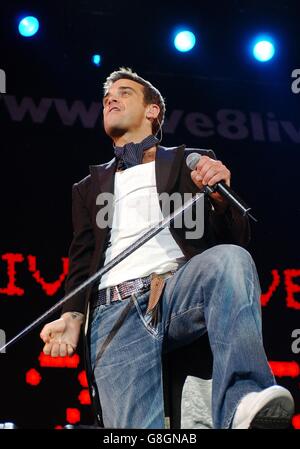 LIVE8 Concert - Hyde Park - Robbie Williams Stock Photo