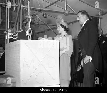 Queen Elizabeth, the Queen Consort, lays the foundation stone of the new St Columba's Church of Scotland in Pont Street, London. The new church to rise on this site replaces the original at St Columba's, principal place of worship for Scots in London, which was destroyed in the blitz of May 1941. Stock Photo