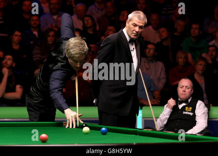 Betway UK Snooker Championship - Day Ten - York Barbican. Neil Robertson in action against John Higgins during day ten of the 2015 Betway UK Snooker Championship at The York Barbican, York. Stock Photo