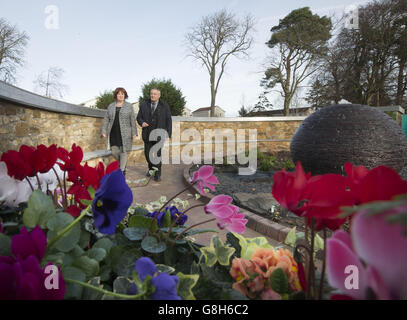Dorothy Maitland and Willie Reid visit a newly opened memorial garden at Mortonhall Crematorium in Edinburgh, that features 149 plaques with the names of stillborn and dead newborn babies involved in the Mortonhall baby ashes scandal. Stock Photo