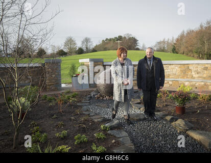 Dorothy Maitland and Willie Reid visit a newly opened memorial garden at Mortonhall Crematorium in Edinburgh, that features 149 plaques with the names of stillborn and dead newborn babies involved in the Mortonhall baby ashes scandal. Stock Photo