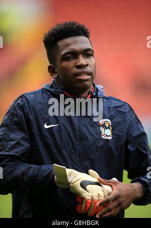 Sheffield United v Coventry City - Sky Bet League One - Bramall Lane. Coventry City goalkeeper Reice Charles-Cook Stock Photo