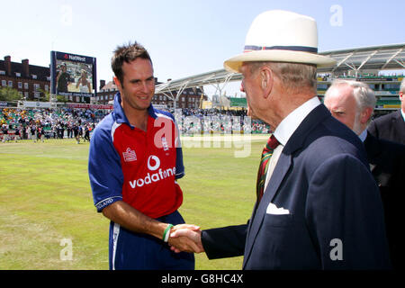 HRH the Duke of Edinburgh meets England captain Michael Vaughen (l) Stock Photo