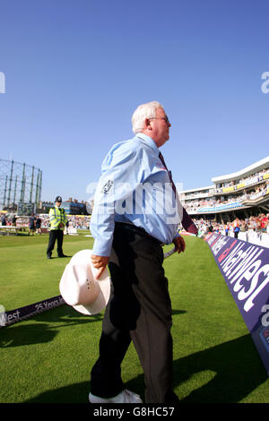Cricket - The NatWest Challenge 2005 - England v Australia - The Brit Oval. Umpire David Shepherd after his final game before retirement Stock Photo