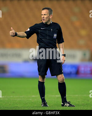 Wolverhampton Wanderers v Nottingham Forest - Sky Bet Championship - Molineux. Referee Keith Stroud Stock Photo