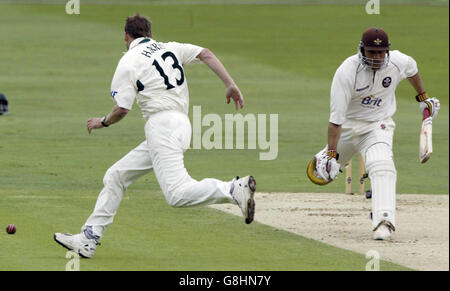 Cricket - Frizzell County Championship - Division One - Nottinghamshire v Surrey - Trent Bridge Stock Photo