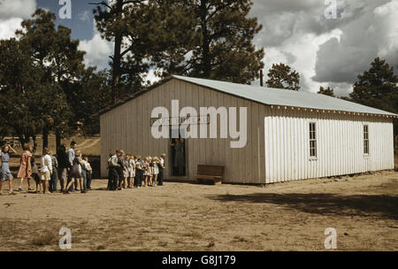 Children Waiting to Enter School in Farm Bureau Building, Pie Town, New Mexico, USA, Russell Lee, October 1940 Stock Photo