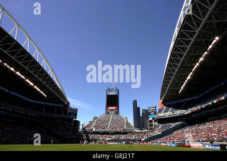 Qwest field hi-res stock photography and images - Alamy