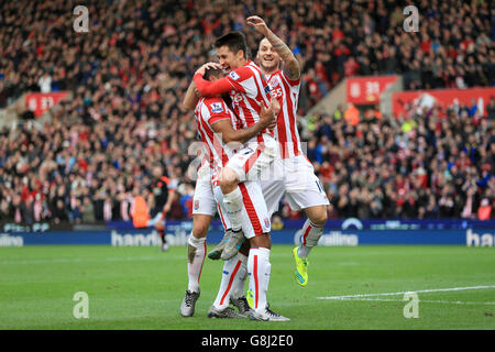 Stoke City's Bojan Krkic (centre) and Leicester City's Wes Morgan ...