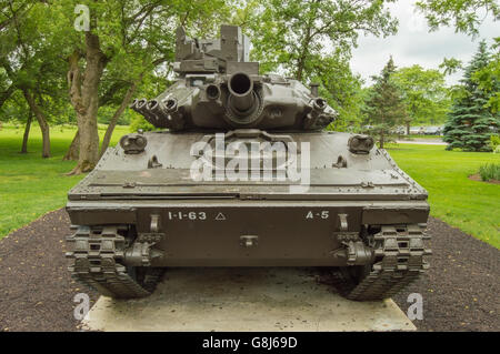 M551 'Sheridan' AR/AAV (Armored Reconnaissance/Airborne Assault Vehicle). An American light tank of Vietnam War era. Stock Photo