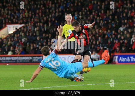 AFC Bournemouth's Harry Arter (centre) scores his side's first goal during the Barclays Premier League match at the Vitality Stadium, Bournemouth. PRESS ASSOCIATION Photo. Picture date: Tuesday January 12, 2016. See PA story SOCCER Bournemouth. Photo credit should read: Adam Davy/PA Wire.